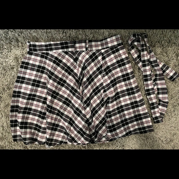 Black & Red Plaid Skirt - Picture 2 of 2